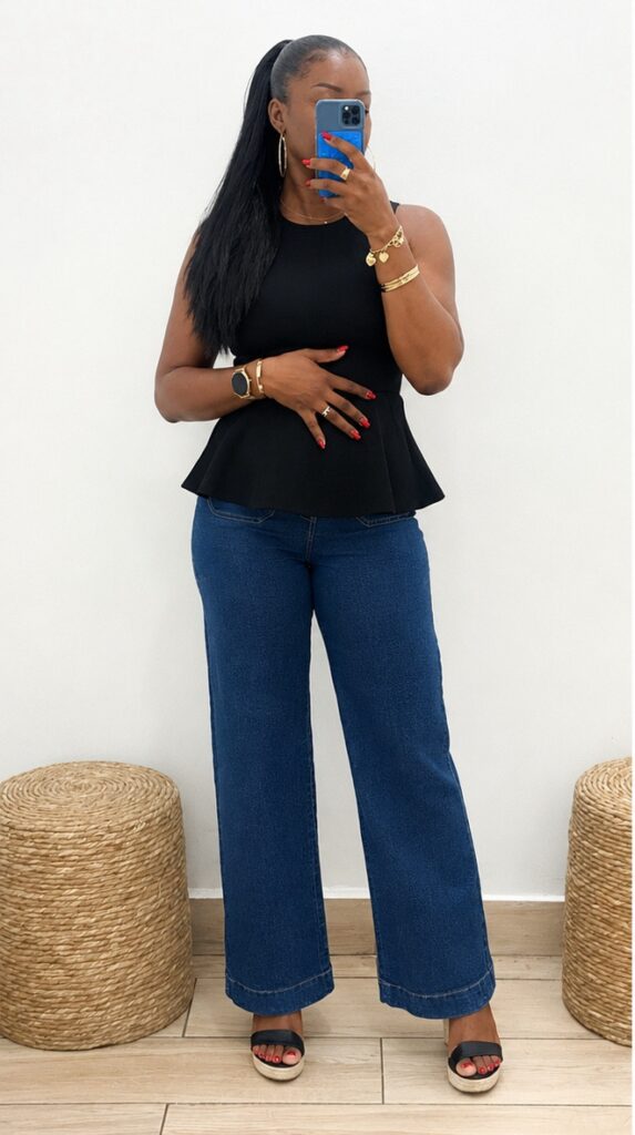 Tenue de travail femme avec jean wide leg et sandales compensées